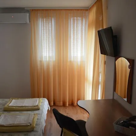 Yanis 3* Černomorec