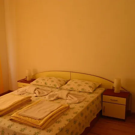 Yanis Vendégház 3*
