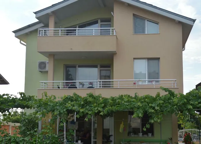 Yanis بيت ضيافة