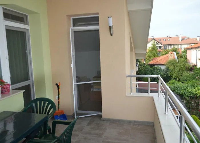 Yanis 3* تشيرنوموريتس